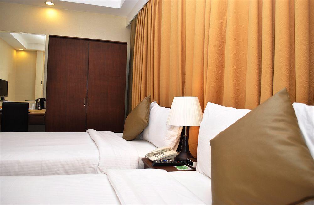 Orion Hotel Manila Exterior foto