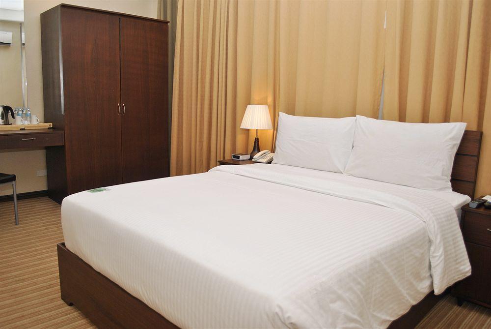 Orion Hotel Manila Exterior foto